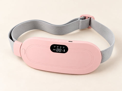 Ceinture chauffante Calya rose, vue de trois quarts sur fond écru